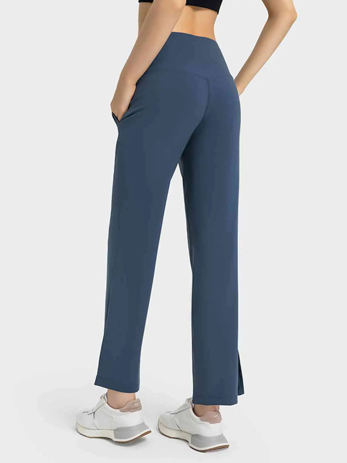 Pantalones deportivos con abertura