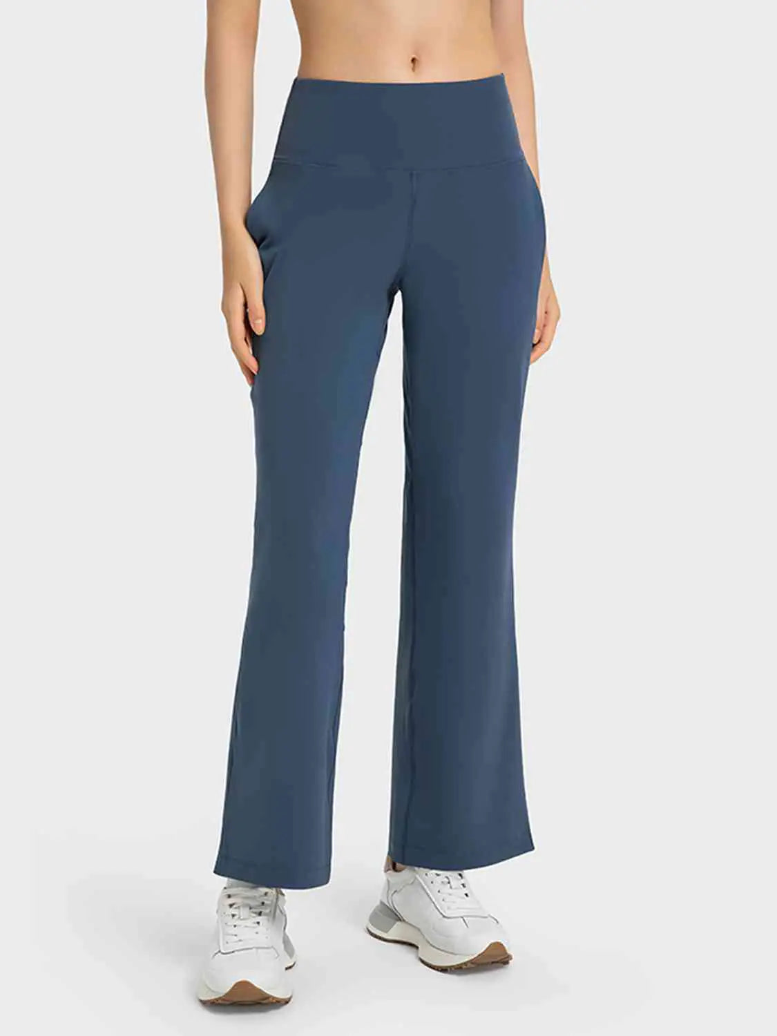 Pantalones deportivos con abertura