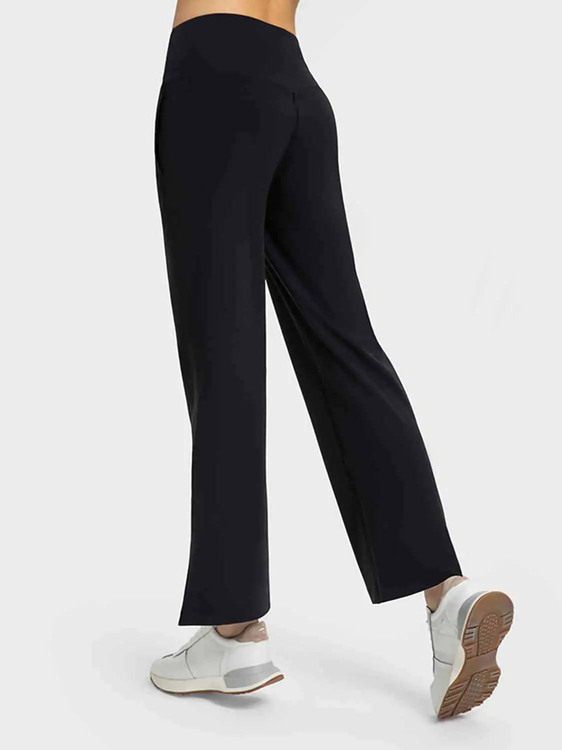 Pantalones deportivos con abertura