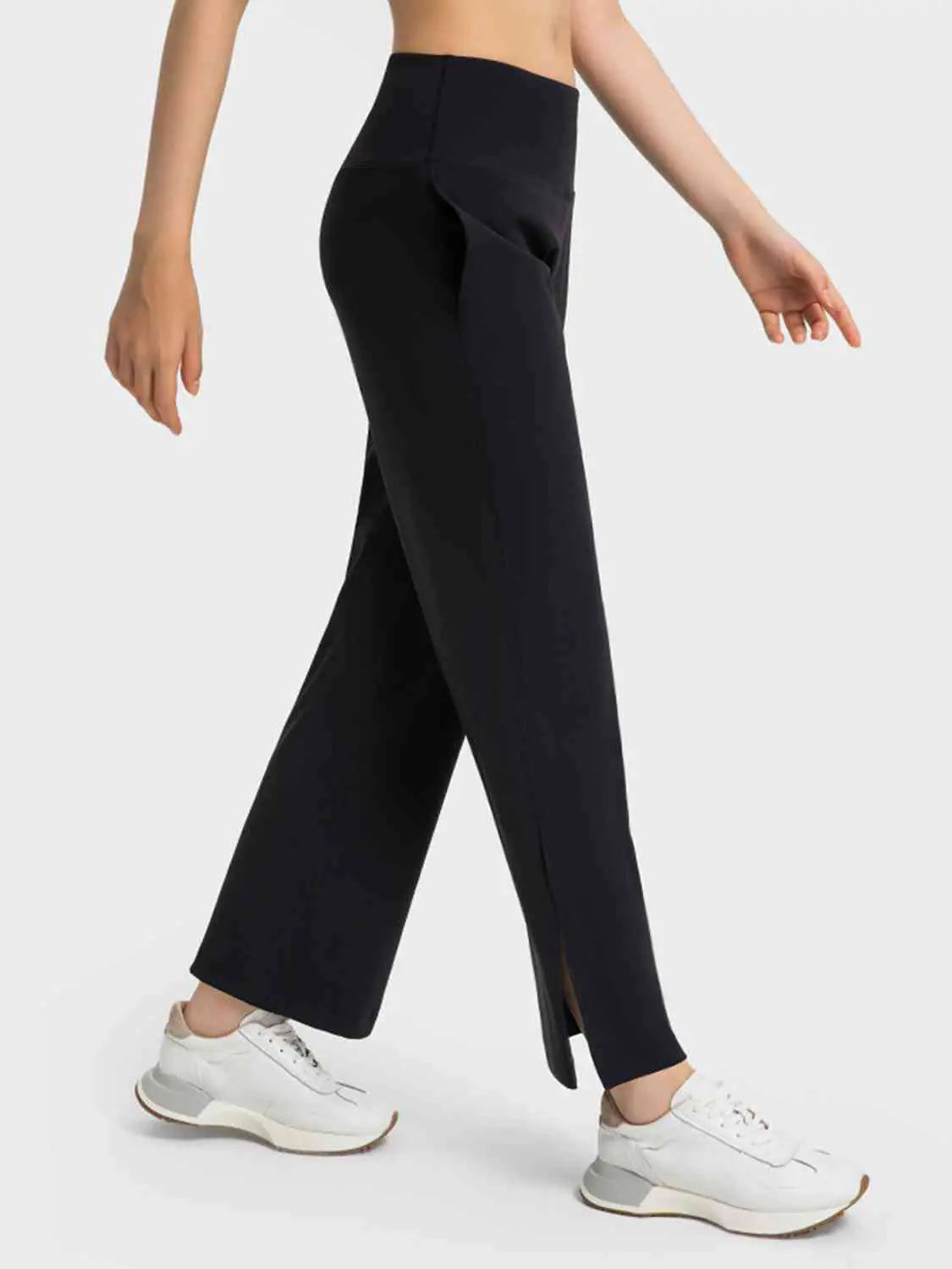 Pantalones deportivos con abertura