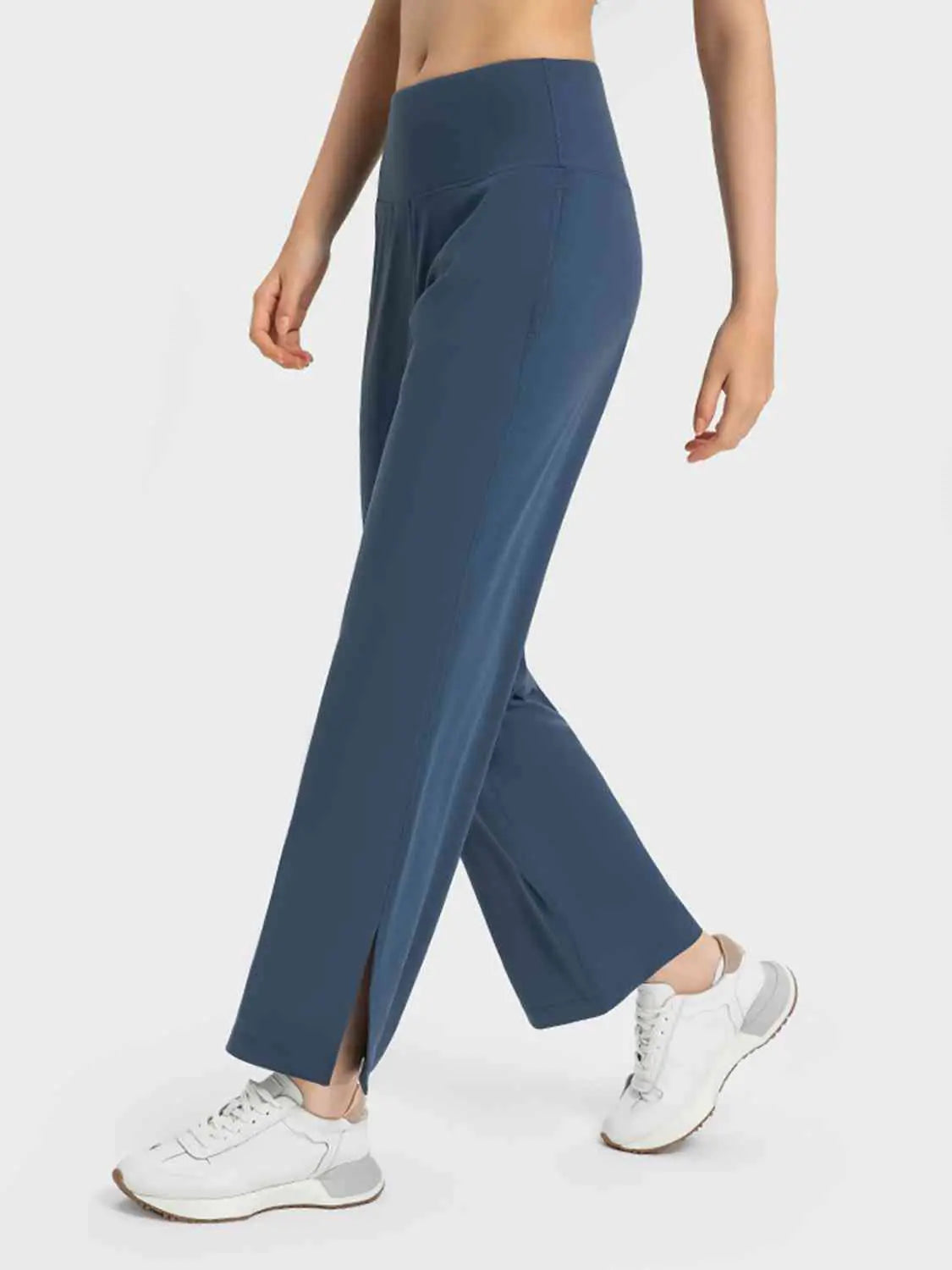 Pantalones deportivos con abertura